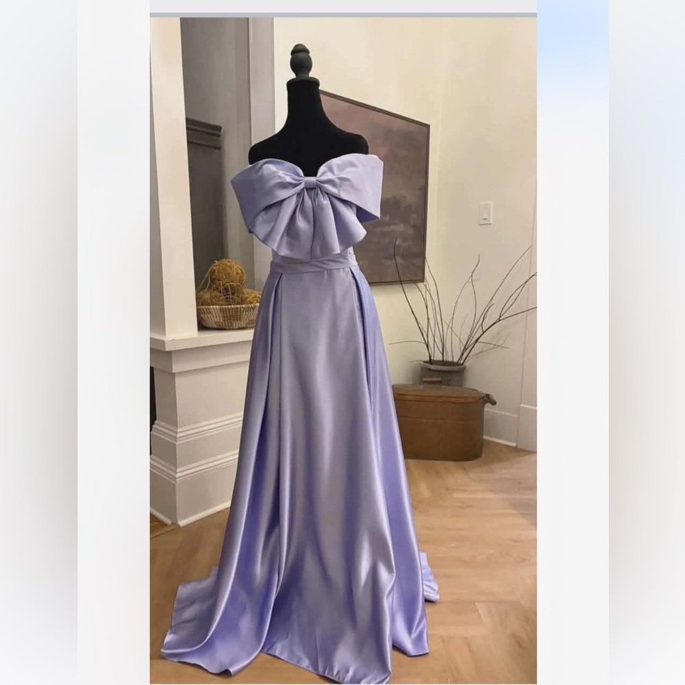 Chic Strapless Lavender Dress with Bow